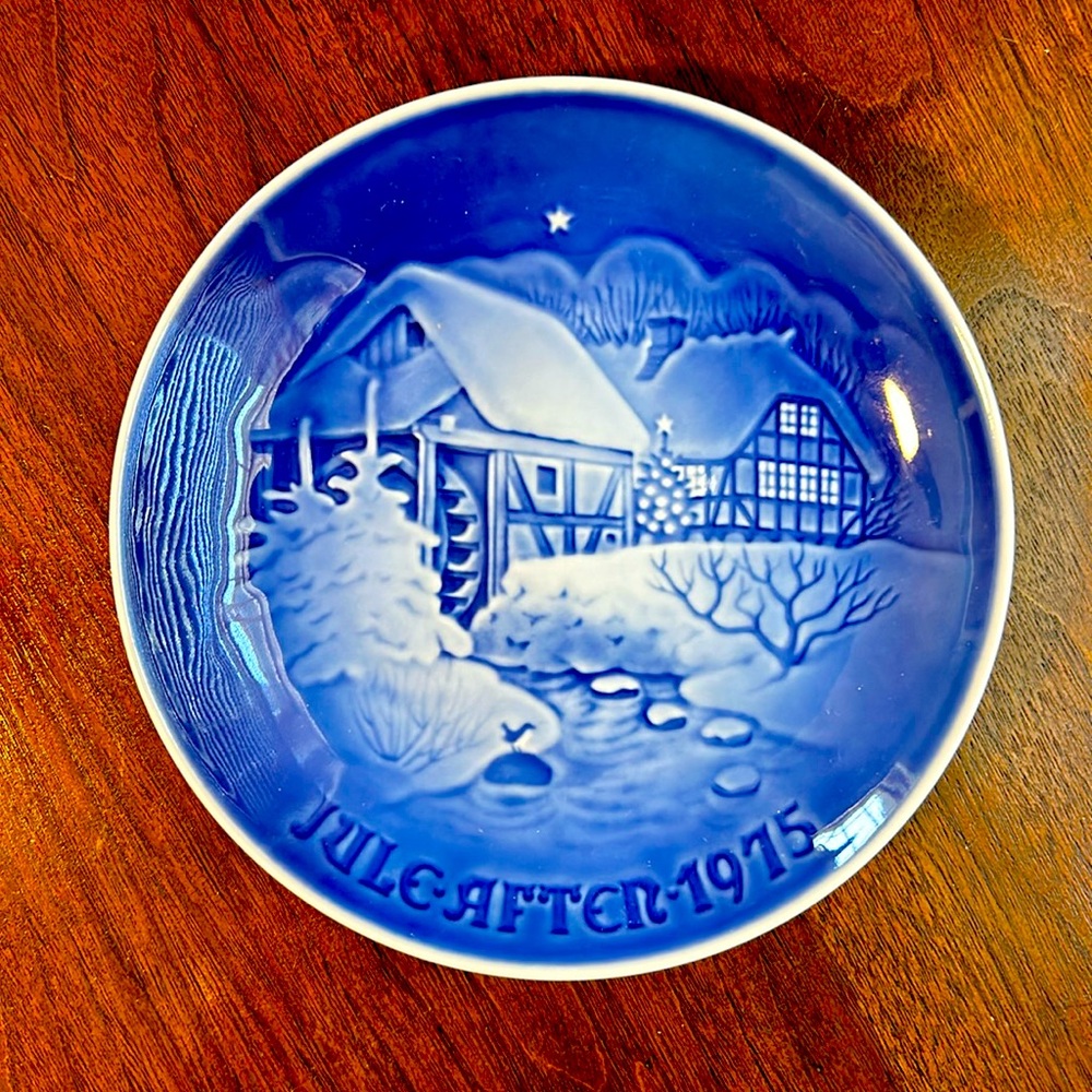 Bing & Grøndahl 1975 “Christmas at the Old Water Mill” Christmas Plate